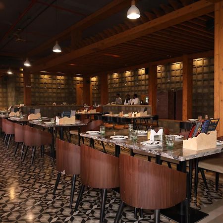 Afc Hotel Indore Bagian luar foto