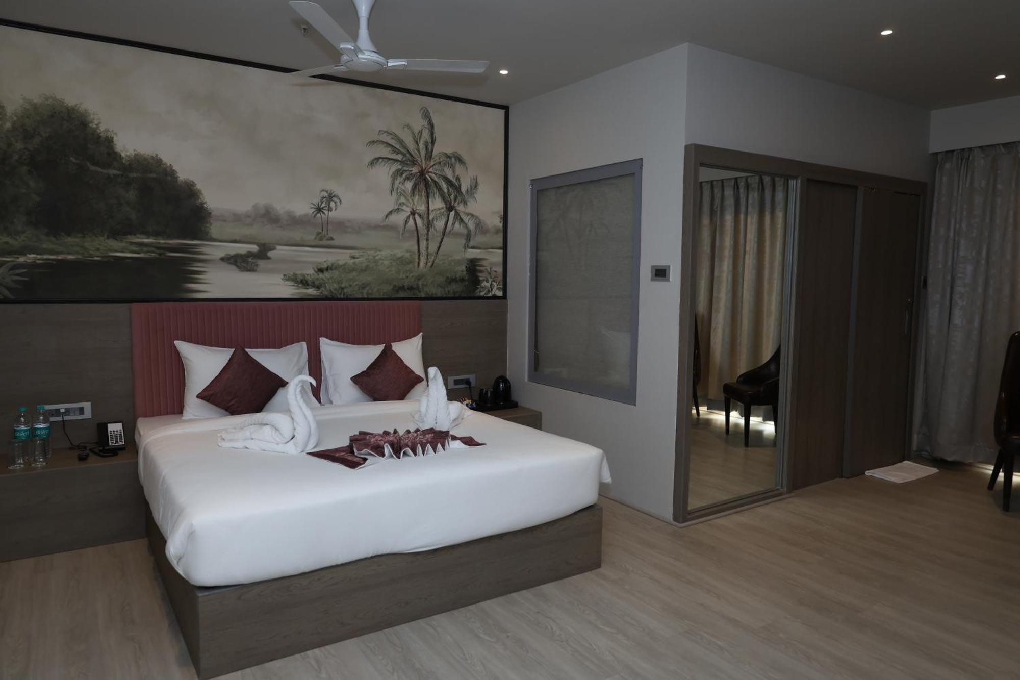 Afc Hotel Indore Bagian luar foto
