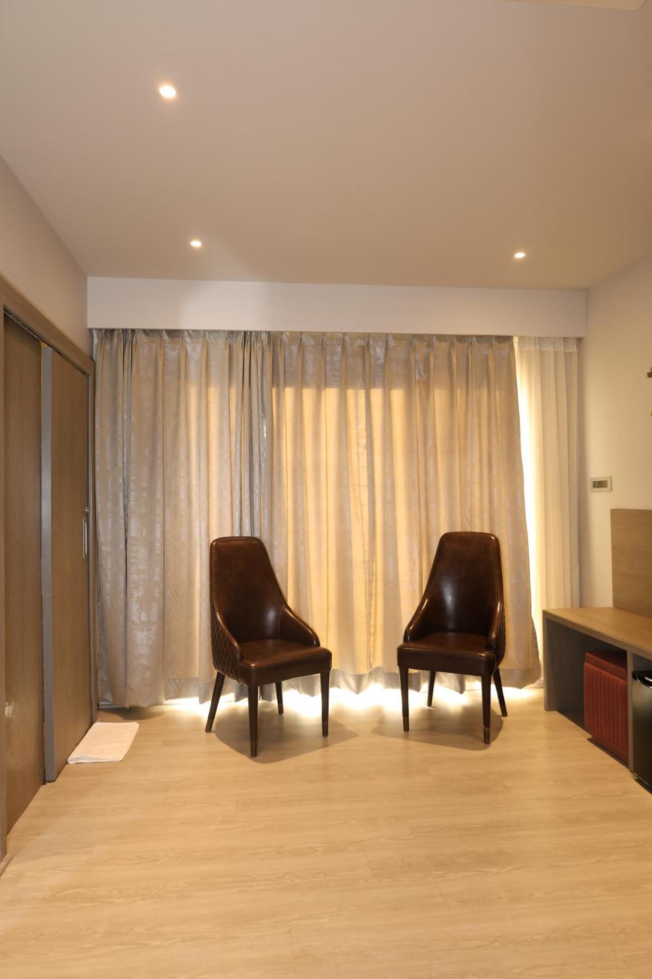 Afc Hotel Indore Bagian luar foto