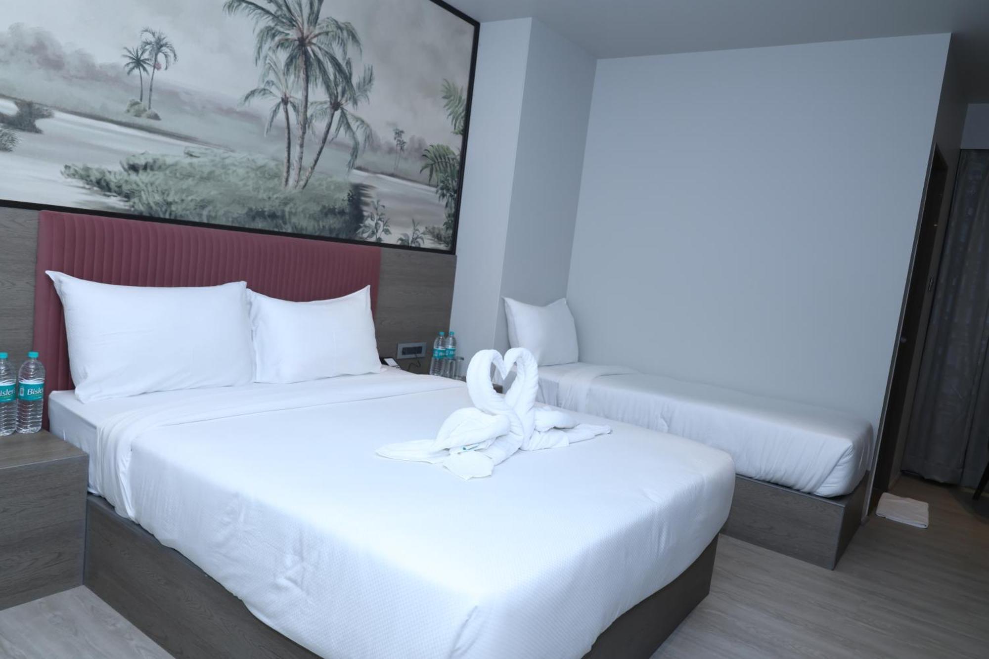 Afc Hotel Indore Bagian luar foto