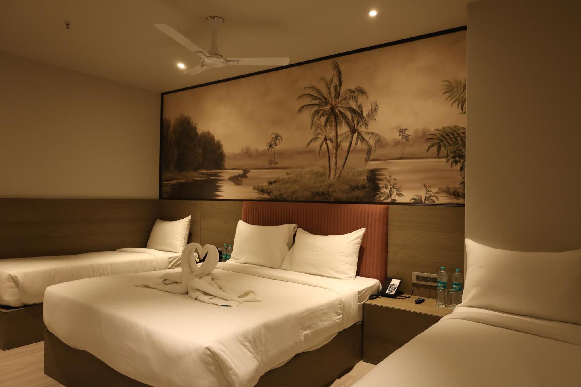 Afc Hotel Indore Bagian luar foto