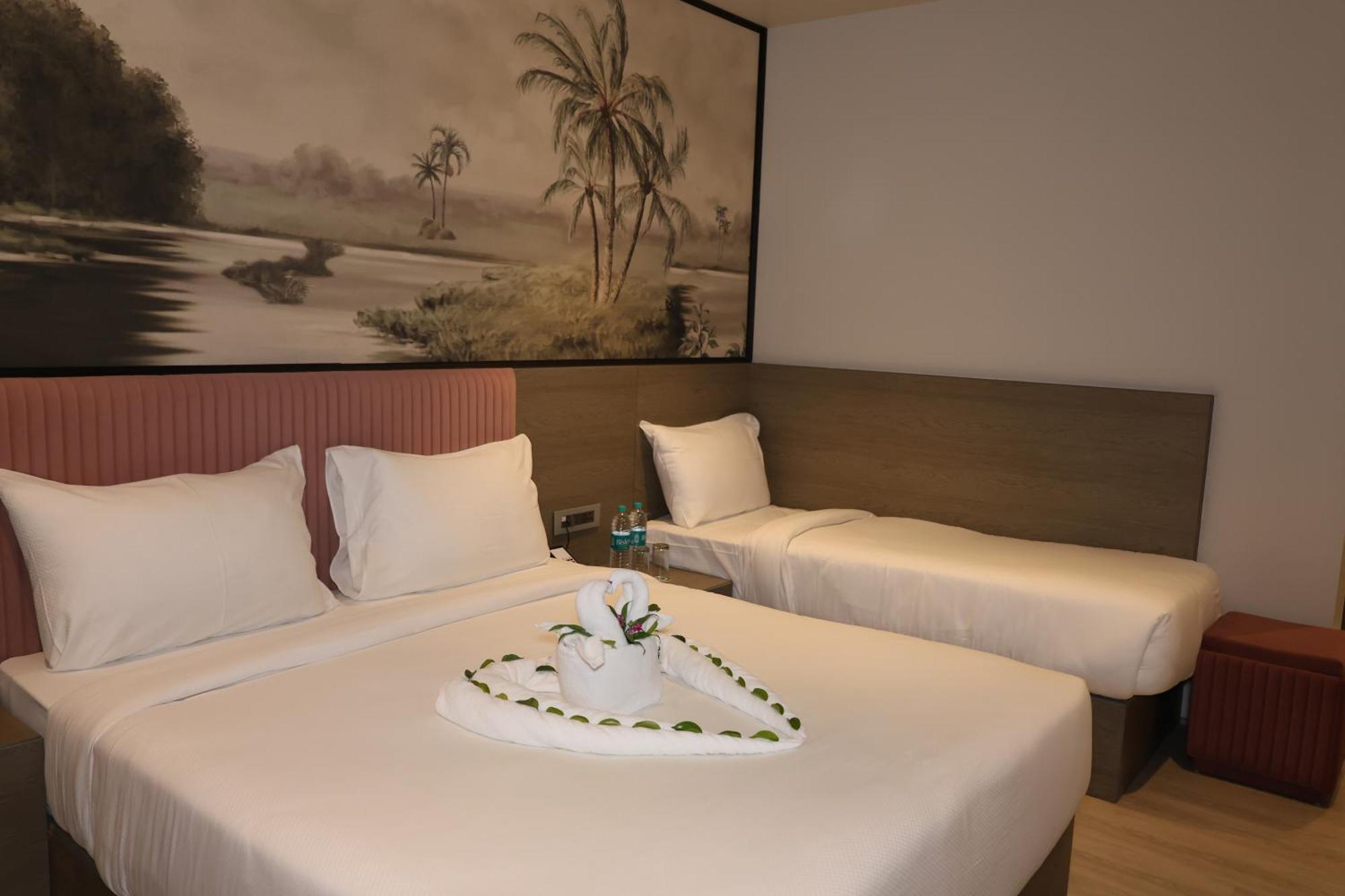 Afc Hotel Indore Bagian luar foto