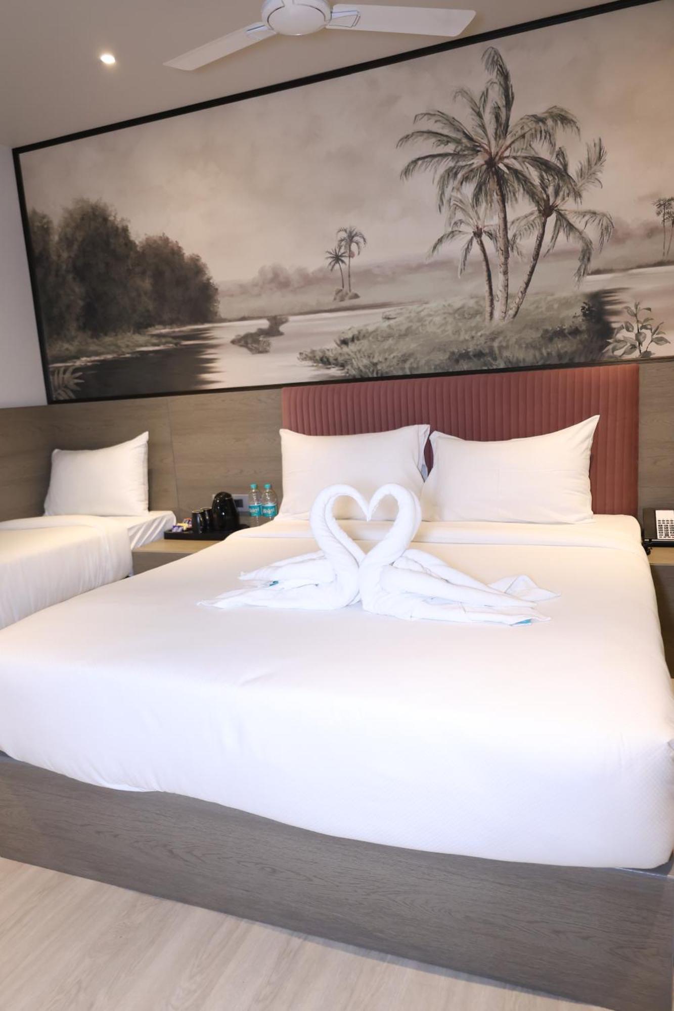 Afc Hotel Indore Bagian luar foto